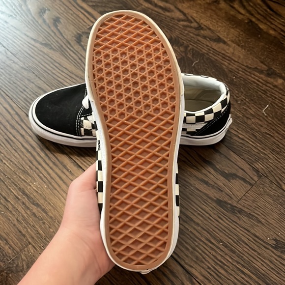 Low top checkered black and white vans - Picture 2 of 2